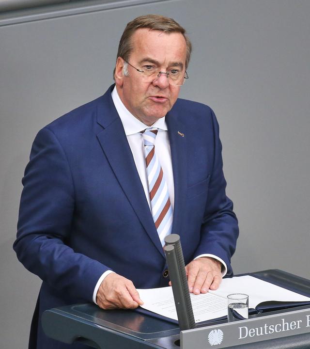 Verteidigungsminister Boris Pistorius (SPD) spricht im Deutschen Bundestag