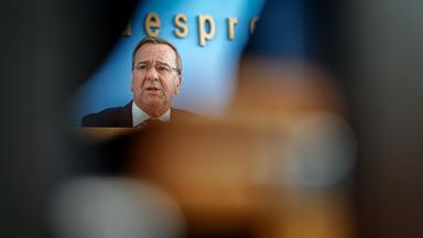 Boris Pistorius (SPD), Bundesminister der Verteidigung, stellt auf einer Pressekonferenz Pläne für eine neue Form des Wehrdienstes vor.