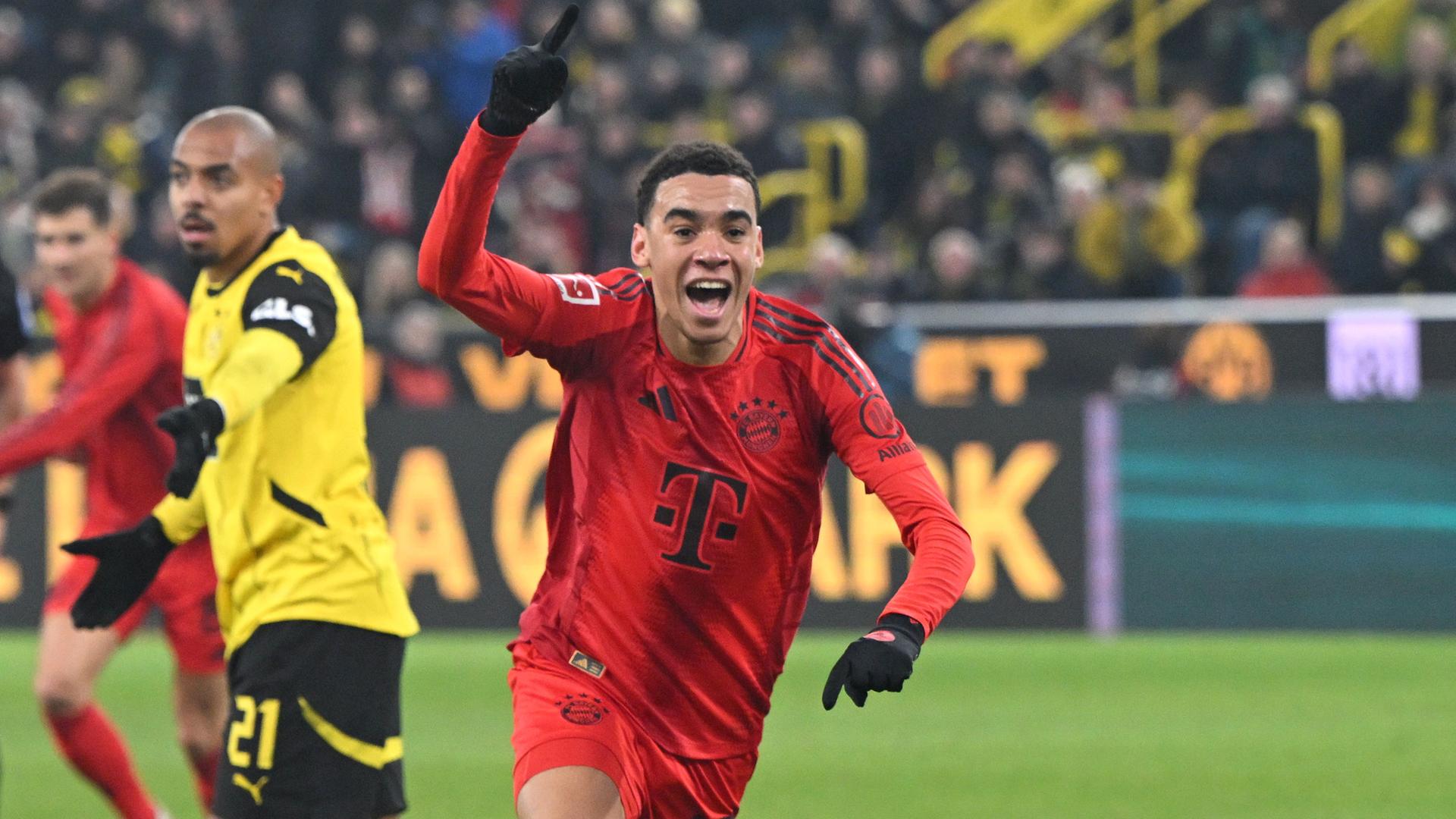 Fußball: Bundesliga, Borussia Dortmund - Bayern München: Münchens Jamal Musiala jubelt über sein Tor zum 1:1.