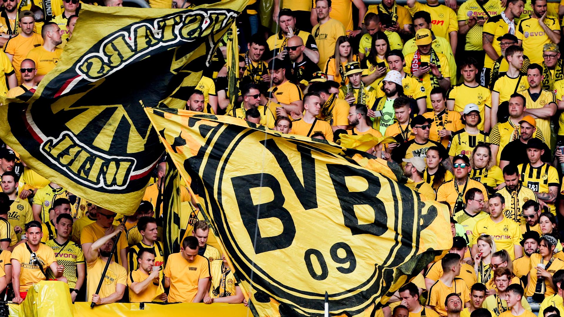 Fanblock von Borussia Dortmund beim Spiel gegen Freiburg.