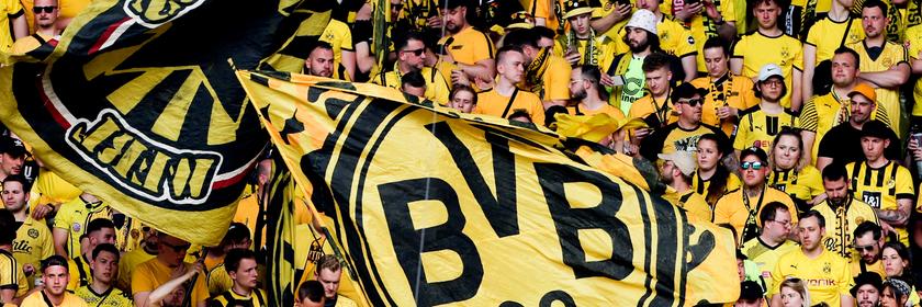 Fanblock von Borussia Dortmund beim Spiel gegen Freiburg.