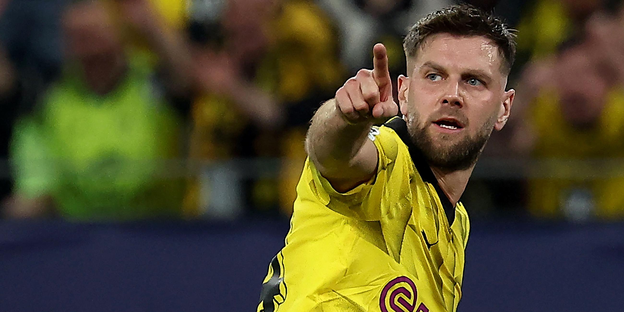 Dortmunds deutscher Stürmer #14 Niclas Fuellkrug jubelt nach einem Tor.