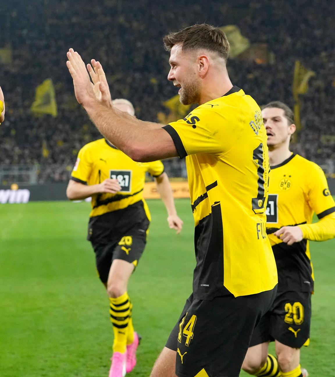 Donyell Malen und Niclas Füllkrug beim Torjubel