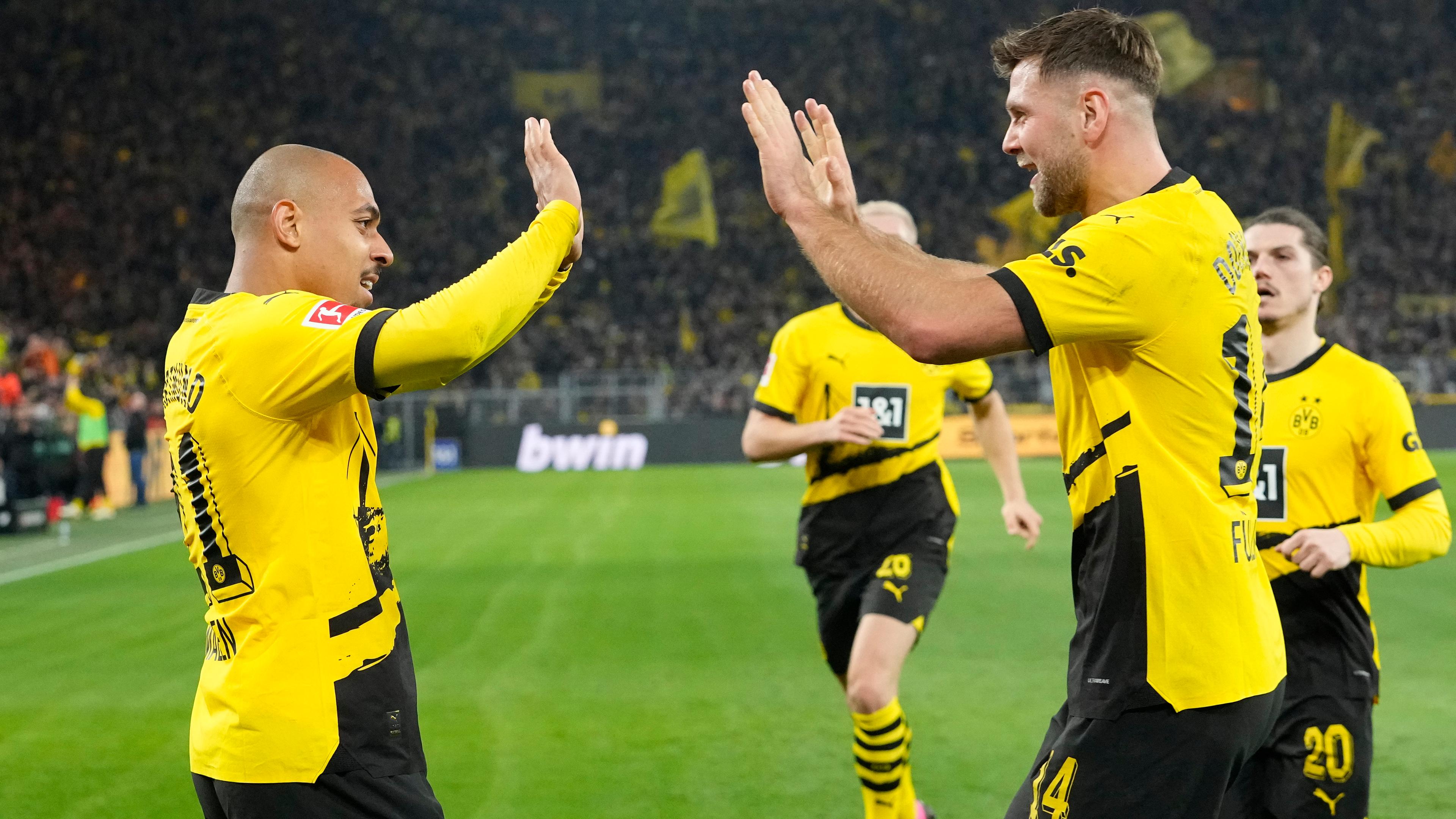 Donyell Malen und Niclas Füllkrug beim Torjubel