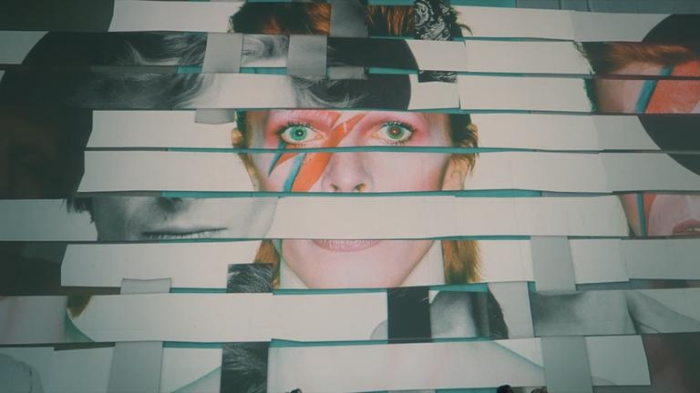 Mit rund 140 Millionen verkauften Tonträgern gilt Bowie als einer der einflussreichsten Musiker der Rock- und Popmusik.