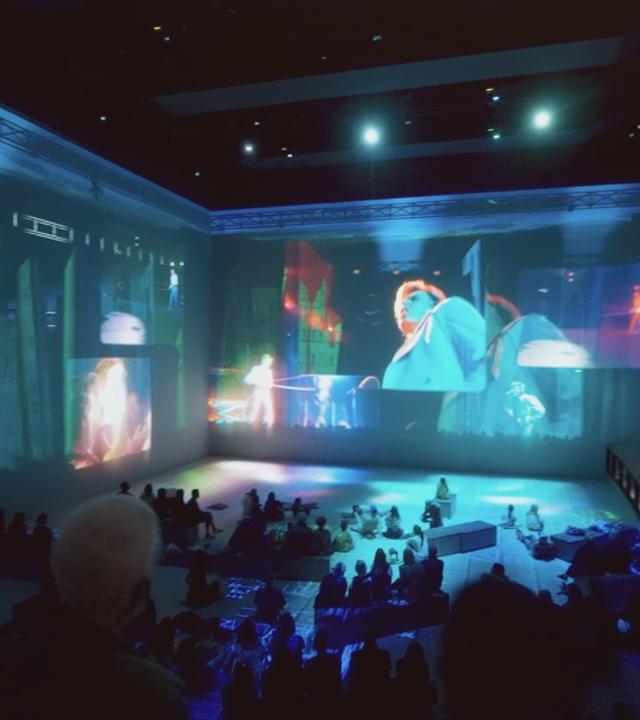 Mit rund 140 Millionen verkauften Tonträgern gilt Bowie als einer der erfolgreichsten Musiker der Rock- und Popmusik.