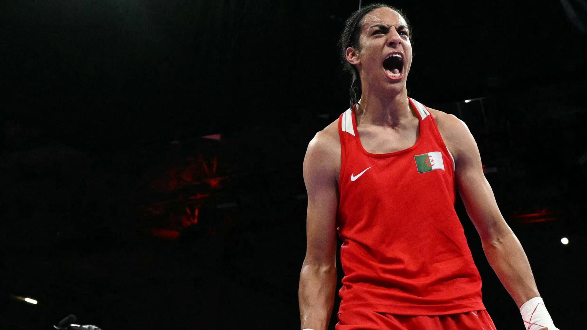 Die Algerierin Imane Khelif feiert ihren Sieg über die Ungarin Anna Luca Hamori.