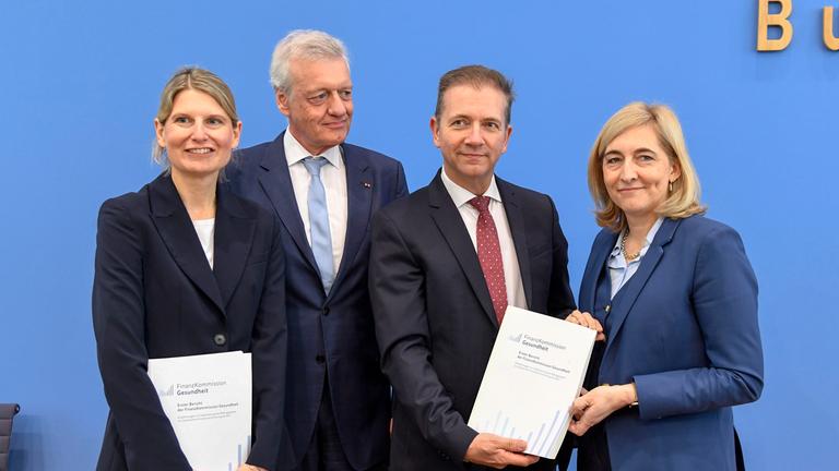 BPK - Übergabe der Empfehlungen der Finanzkommission Gesundheit zur Stabilisierung Beitragssätze dergesetzlichen Krankenversicherung