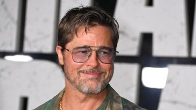 Das Bild zeigt eine Nahaufnahme von Brad Pitt auf der Premiere seines Films "Eiserne Wildnis".