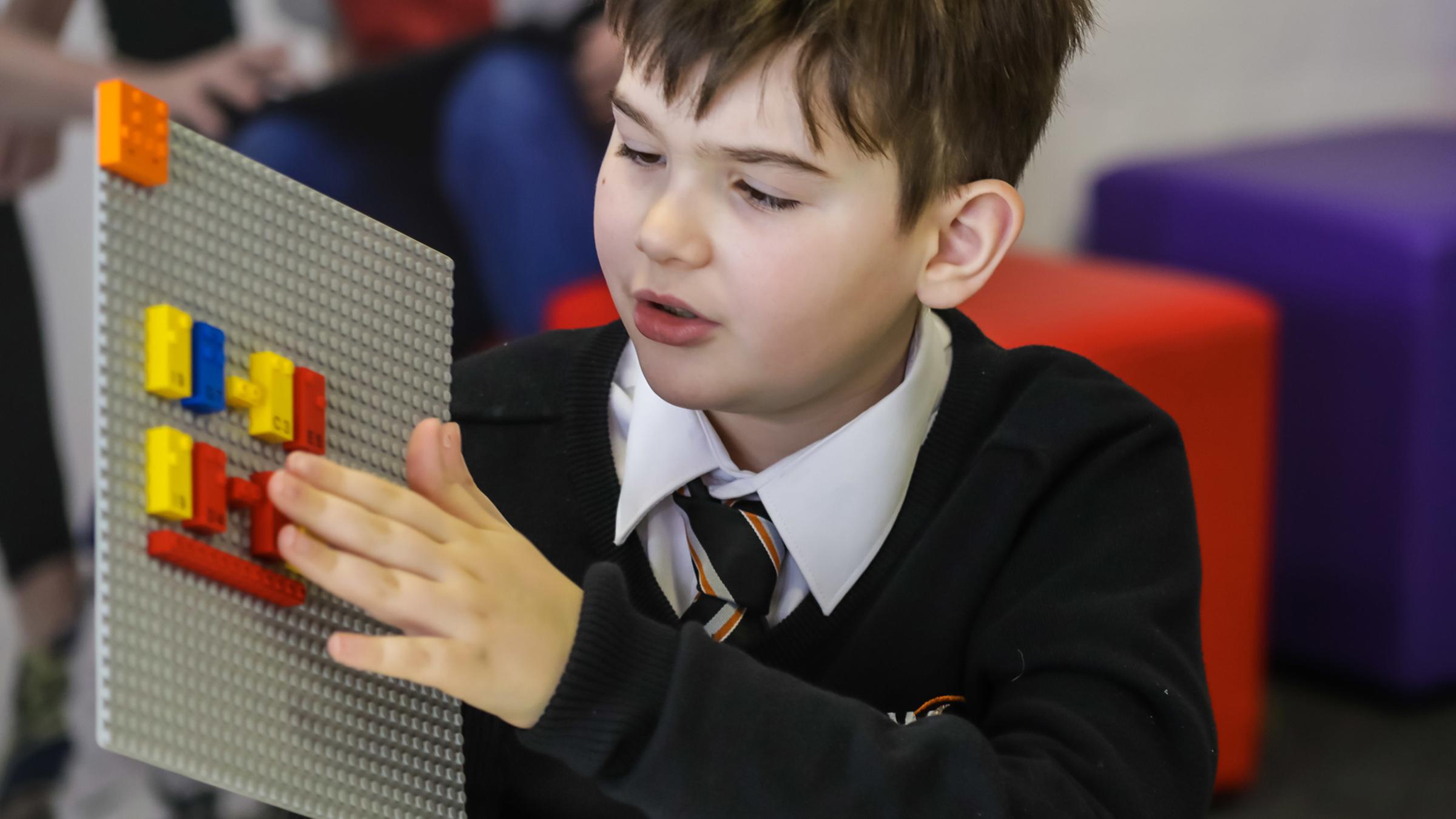 Archiv: Lego-Steine mit Blindenschrift