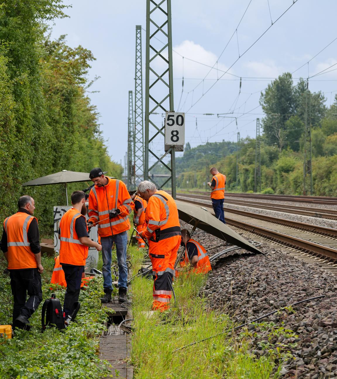 Brandanschlag auf wichtige Bahnstrecke