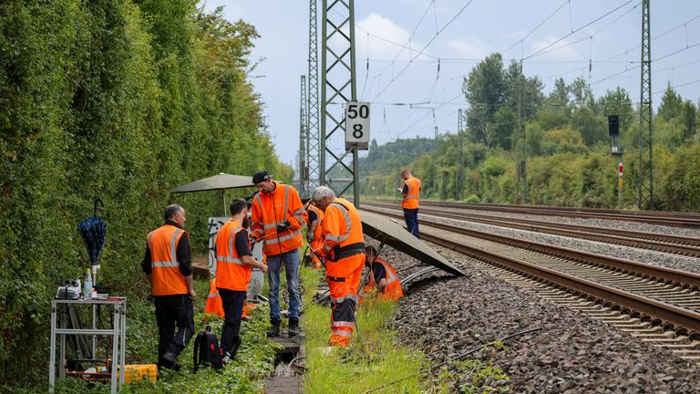 Brandanschlag auf wichtige Bahnstrecke