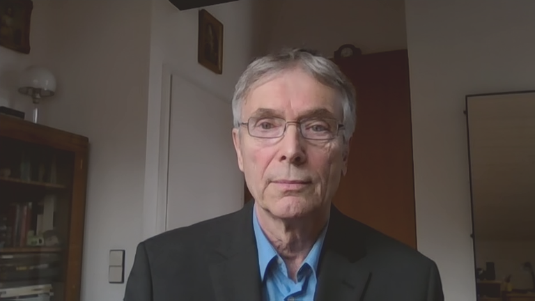 Der Brandschutzexperte Rupert Ehrlenspiel in seinem Büro.