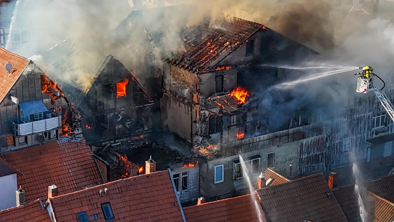 Brand in Lauterbach: Historische Fachwerkhäuser in Flammen