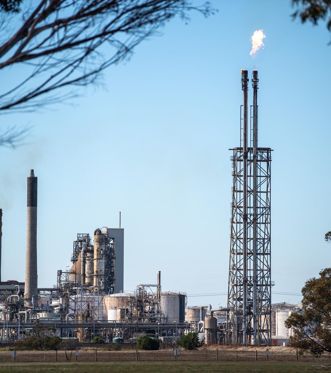 16.04.2026, Australien, Geelong: Gesamtansicht der Raffinerie Viva Energy Geelong. 