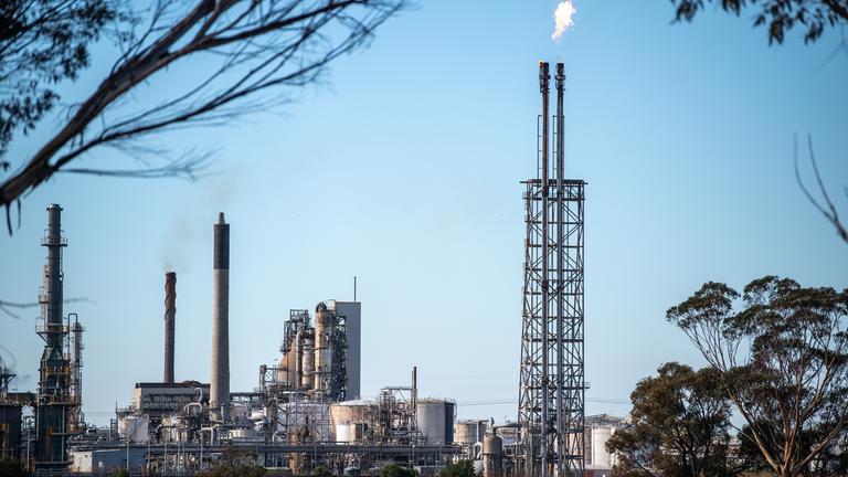 16.04.2026, Australien, Geelong: Gesamtansicht der Raffinerie Viva Energy Geelong. 