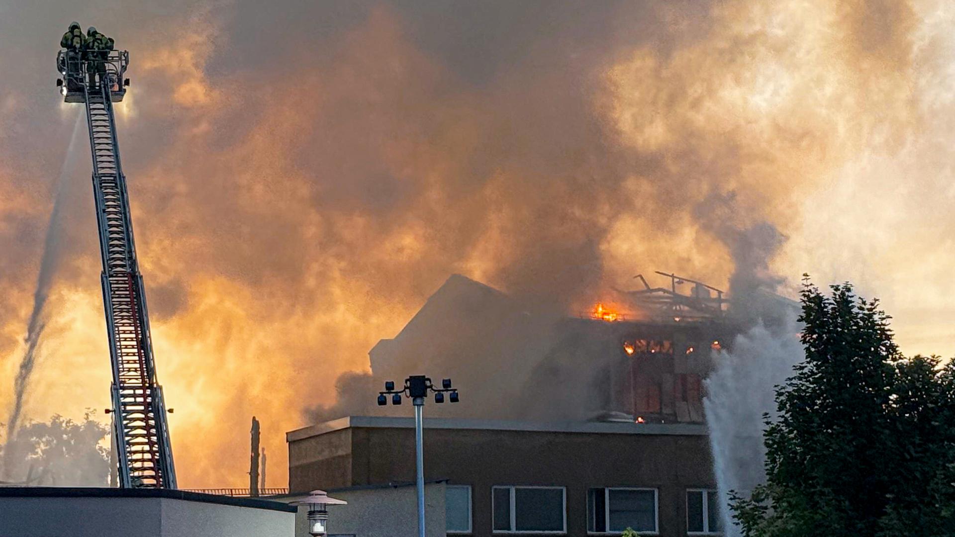 Feuer im früheren Operettenhaus in Dresden