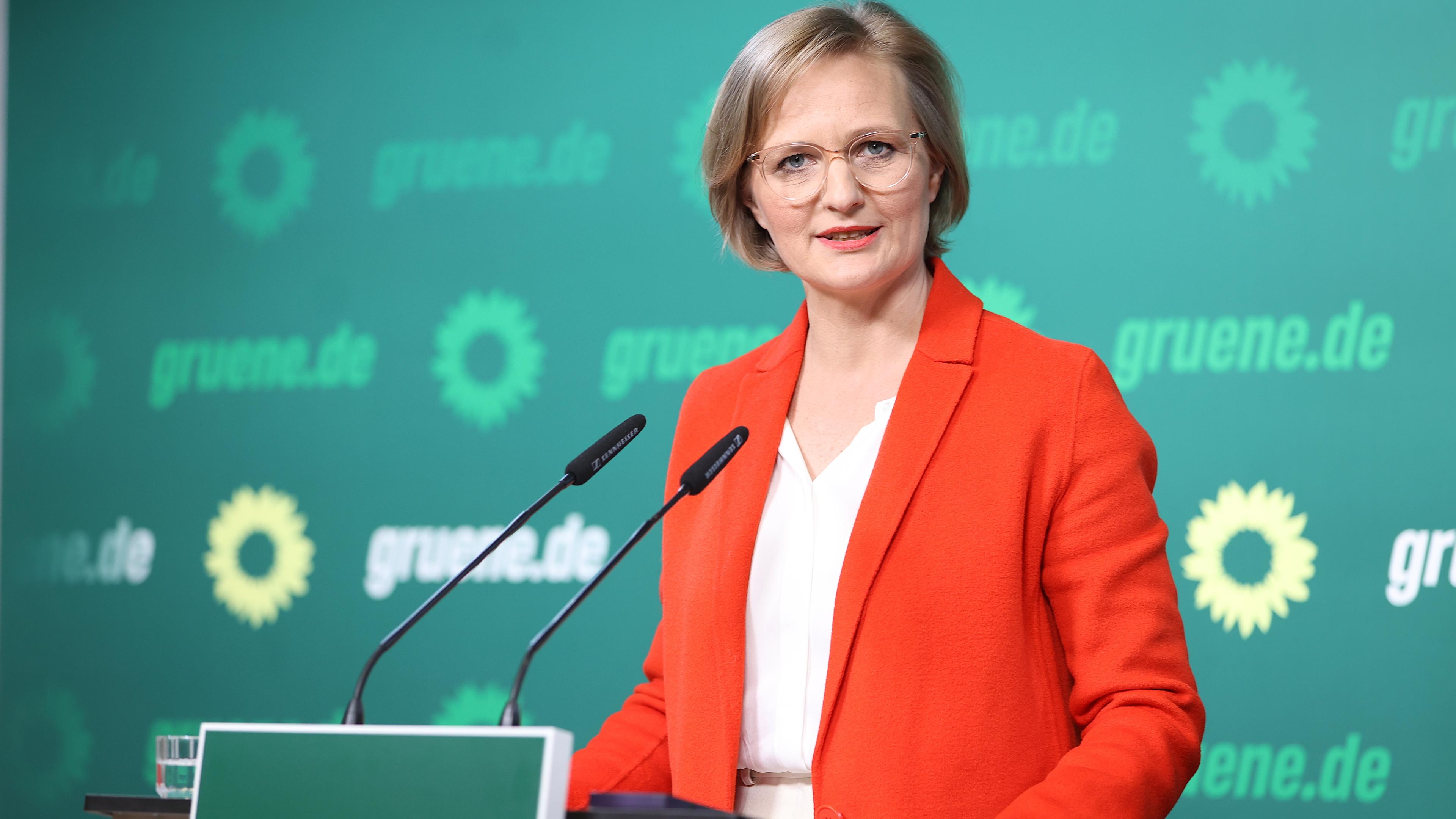 Grünen-Chefin Franziska Brantner spricht bei einer Pressekonferenz in Berlin
