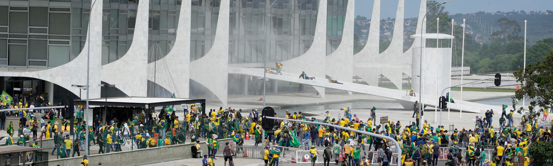 Bolsonaro-Anhänger vor dem brasilianischen Kongress.