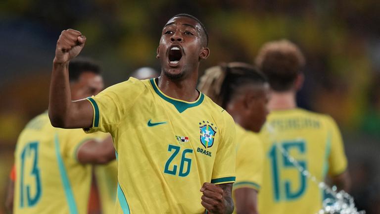 Brasilien-Spieler Rayan jubelt