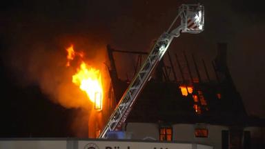 Unterstützende Brauerei bei Feuerbekämpfung 