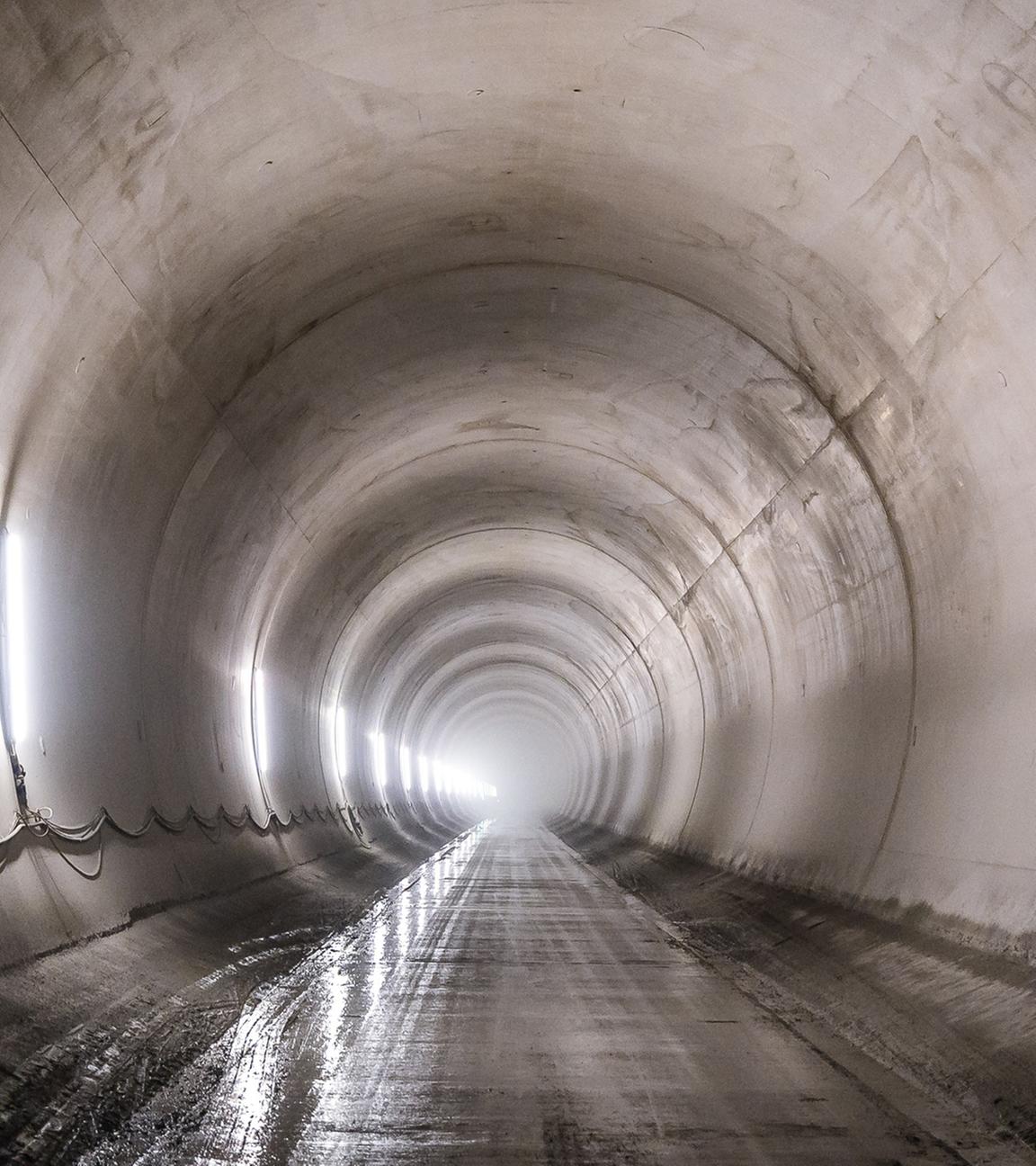 Übersicht der Hauptröhre während eines Pressetermins der Österreichischen Bundesbahnen (ÖBB) im Brennerbasistunnel.