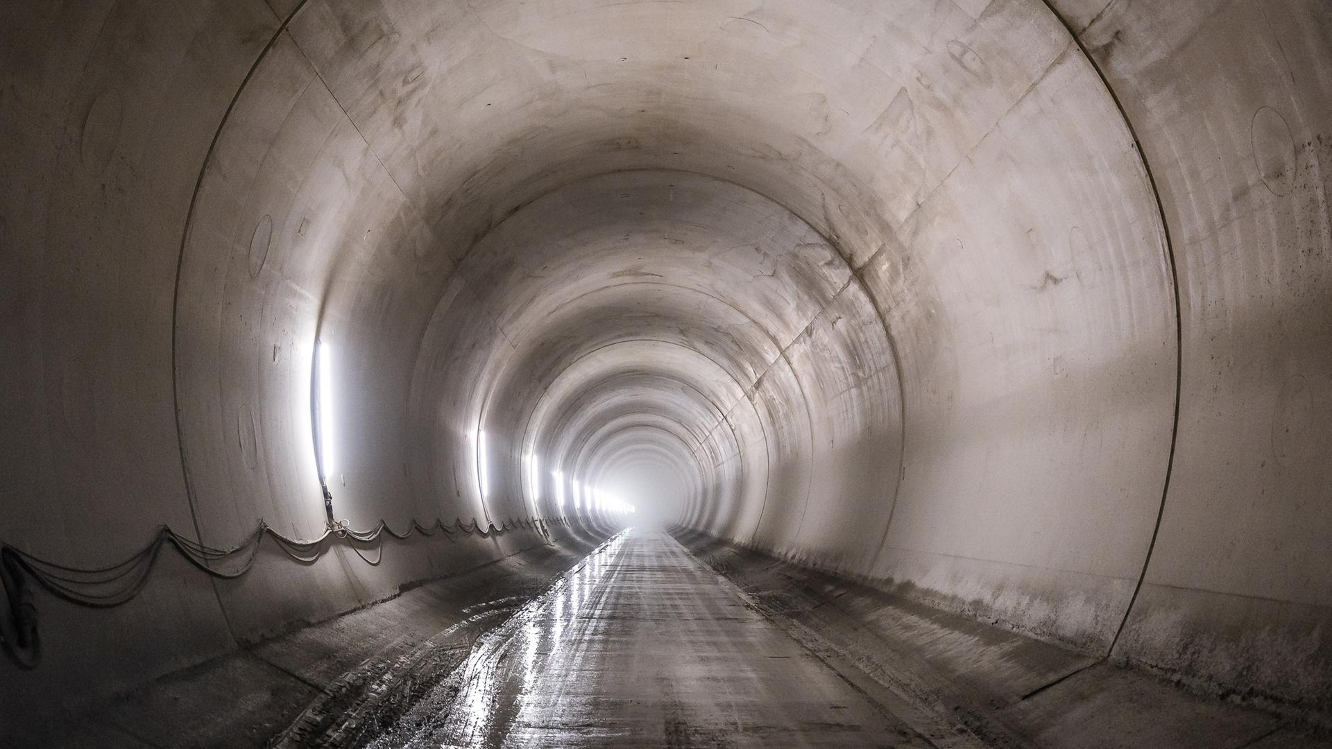 Übersicht der Hauptröhre während eines Pressetermins der Österreichischen Bundesbahnen (ÖBB) im Brennerbasistunnel.