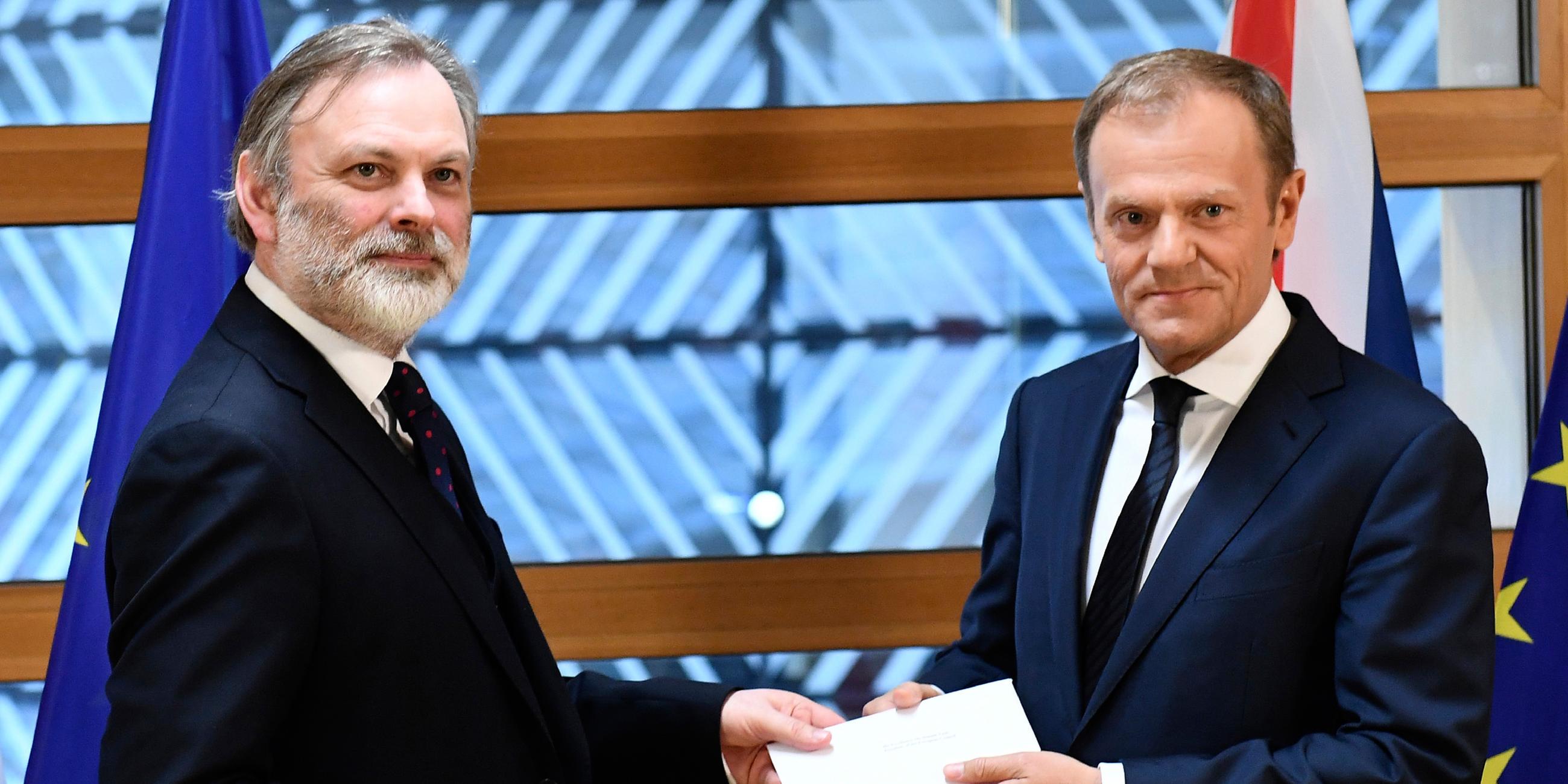 Tim Barrow übergibt einen Brief an Donald Tusk am 29.03.2017 in Brüssel