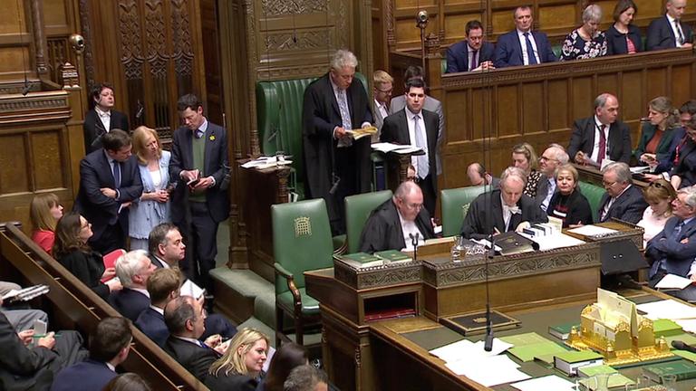 Der britische Parlamentssprecher John Bercow verkündet die Ergebnisse der Abstimmung über die Brexit-Alternativen im Parlament. Am 01.04.2019 in London.