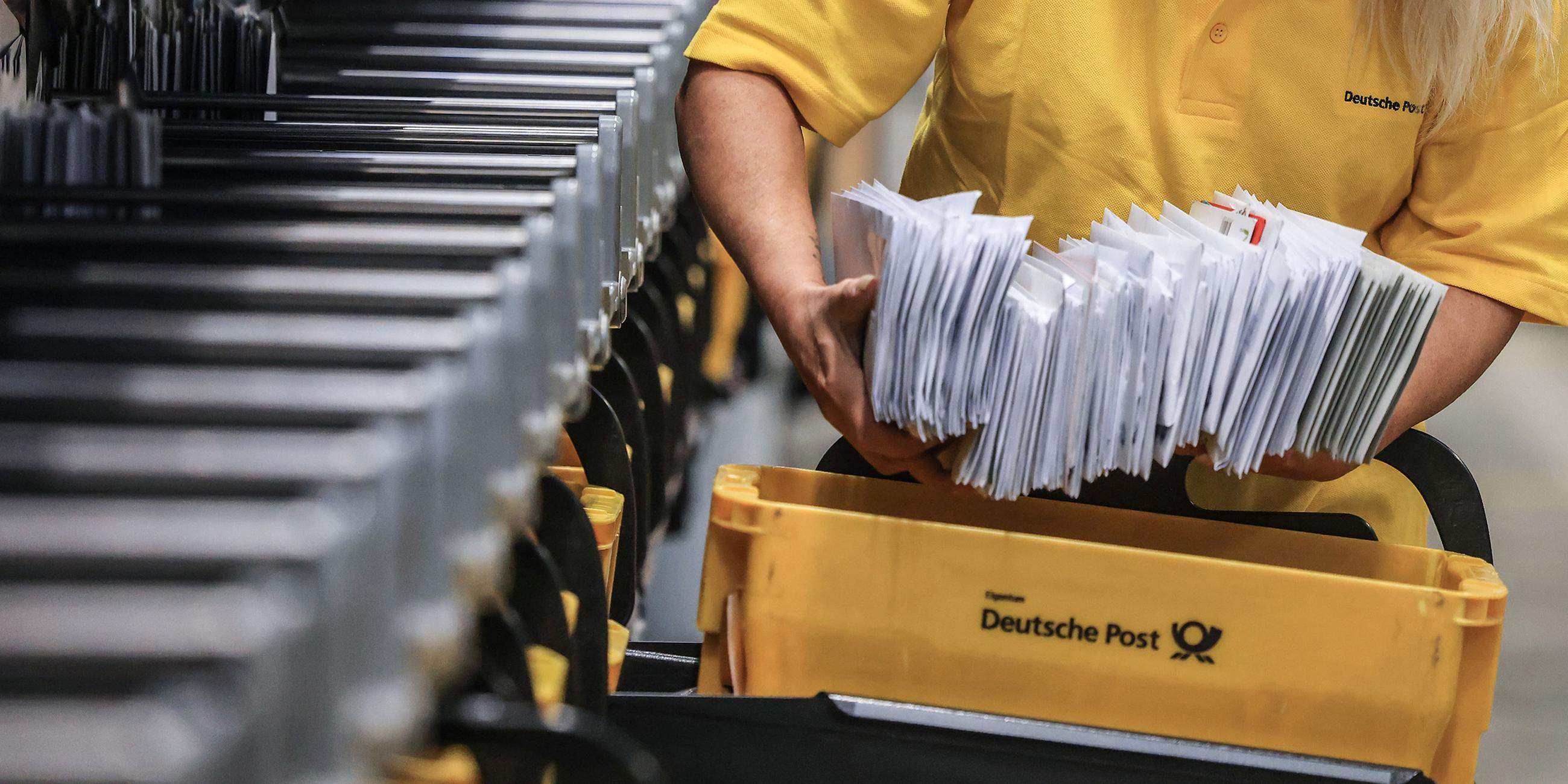 Briefe in einem Verteilzentrum von DHL