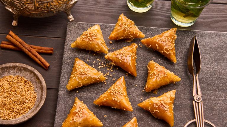 Briouats mit Mandeln und Honig