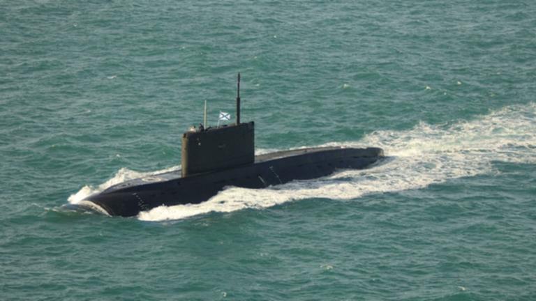 Russische U-Boote sollen im Nordatlantik Sabotageakte vorbereitet haben. Ein Kriegsschiff und ein Flugzeug der britischen Royal Navy hätten die U-Boote daraufhin überwacht. 