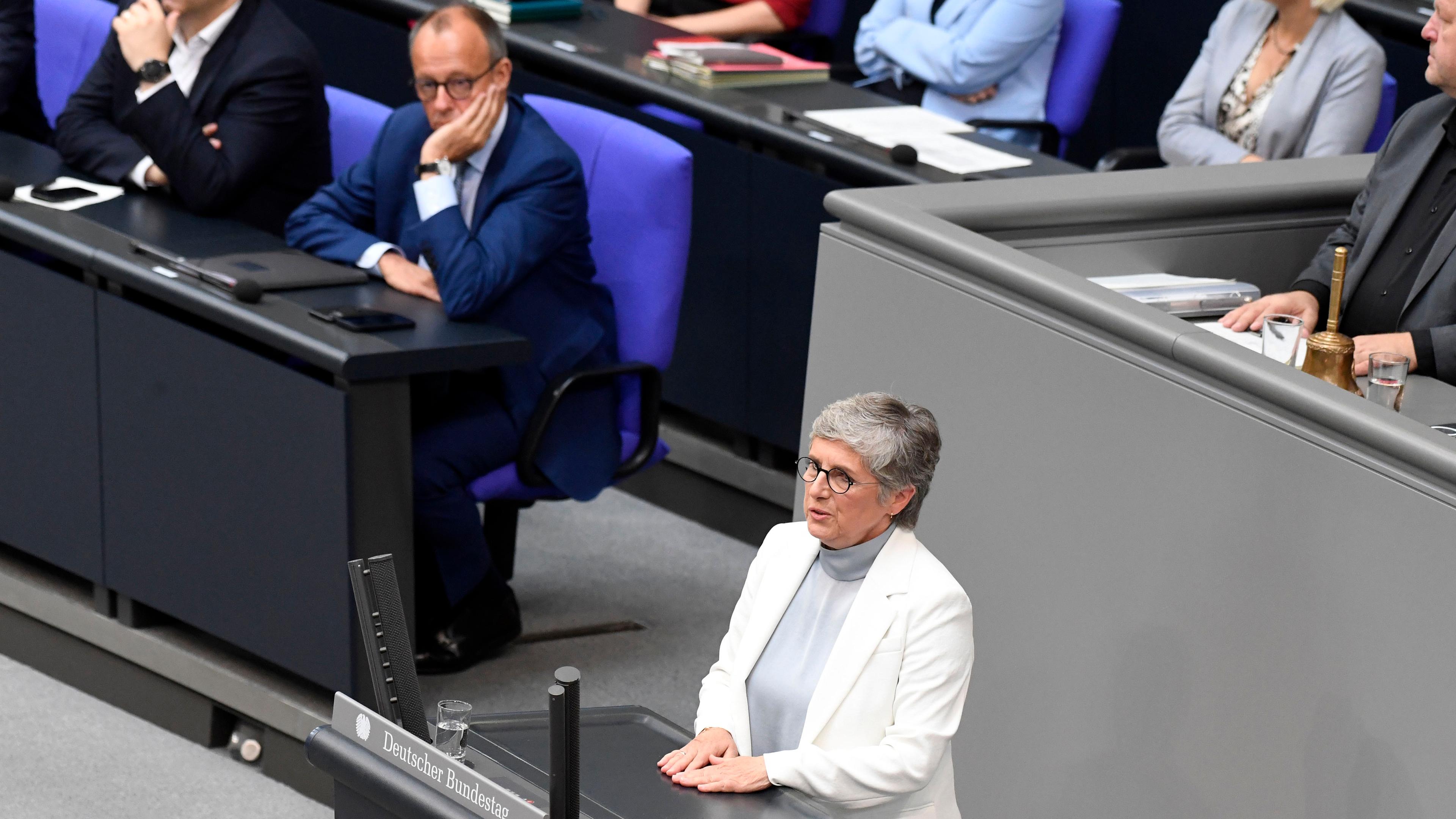 Britta Haßelmann in der 19. Sitzung des 21. Deutschen Bundestages im Reichstagsgebäude.