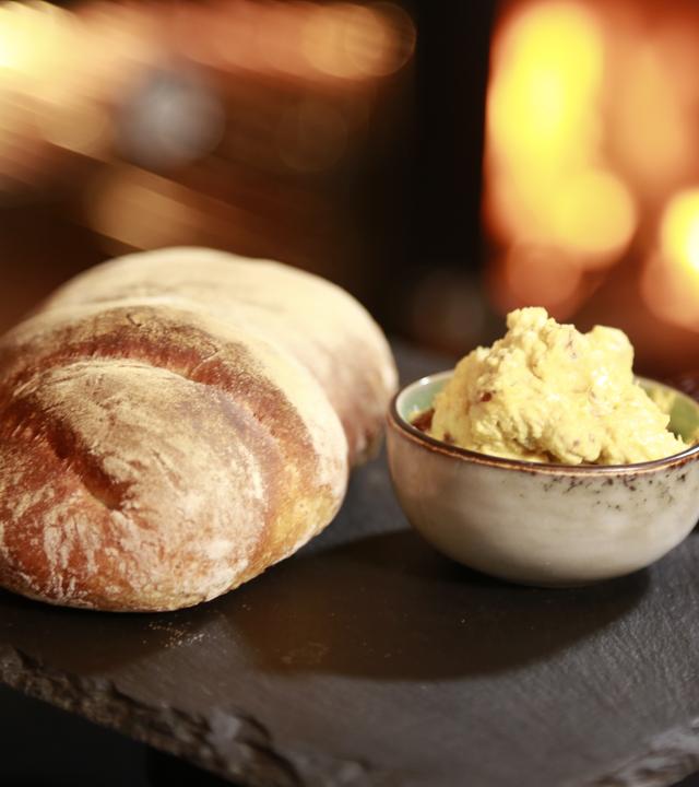 Brötchen mit Butter