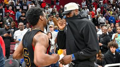 Bronny James und LeBron James, aufgenommen am 28.03.2023