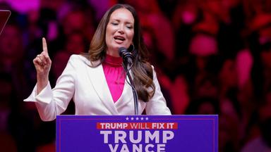 Brooke Rollins spricht bei einer Wahlkampfveranstaltung für Donald Trump in New York im Oktober.
