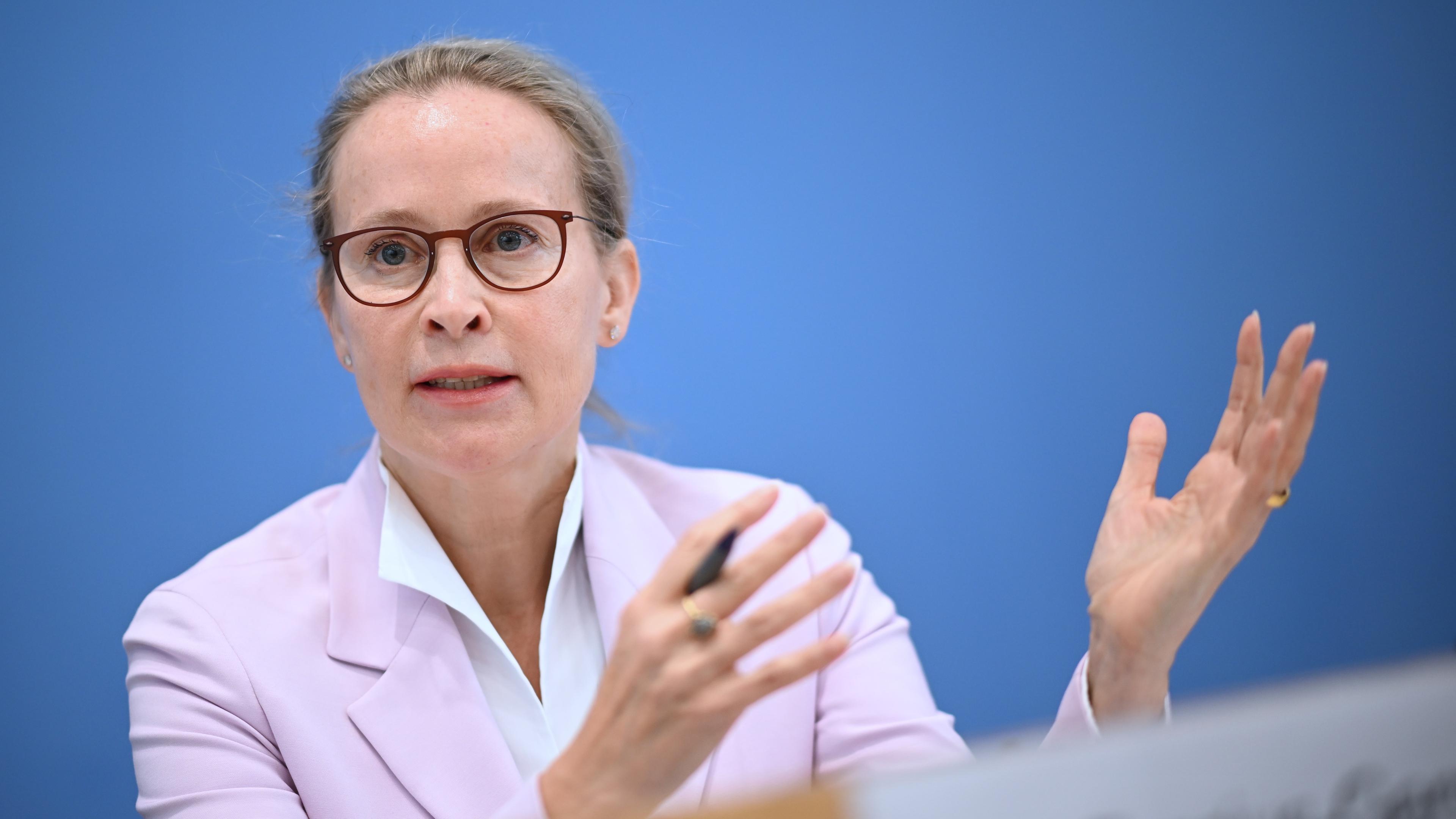 15.04.2024, Berlin: Frauke Brosius-Gersdorf, Juristin, stellt den Abschlussbericht der Kommission zur reproduktiven Selbstbestimmung und Fortpflanzungsmedizin vor.