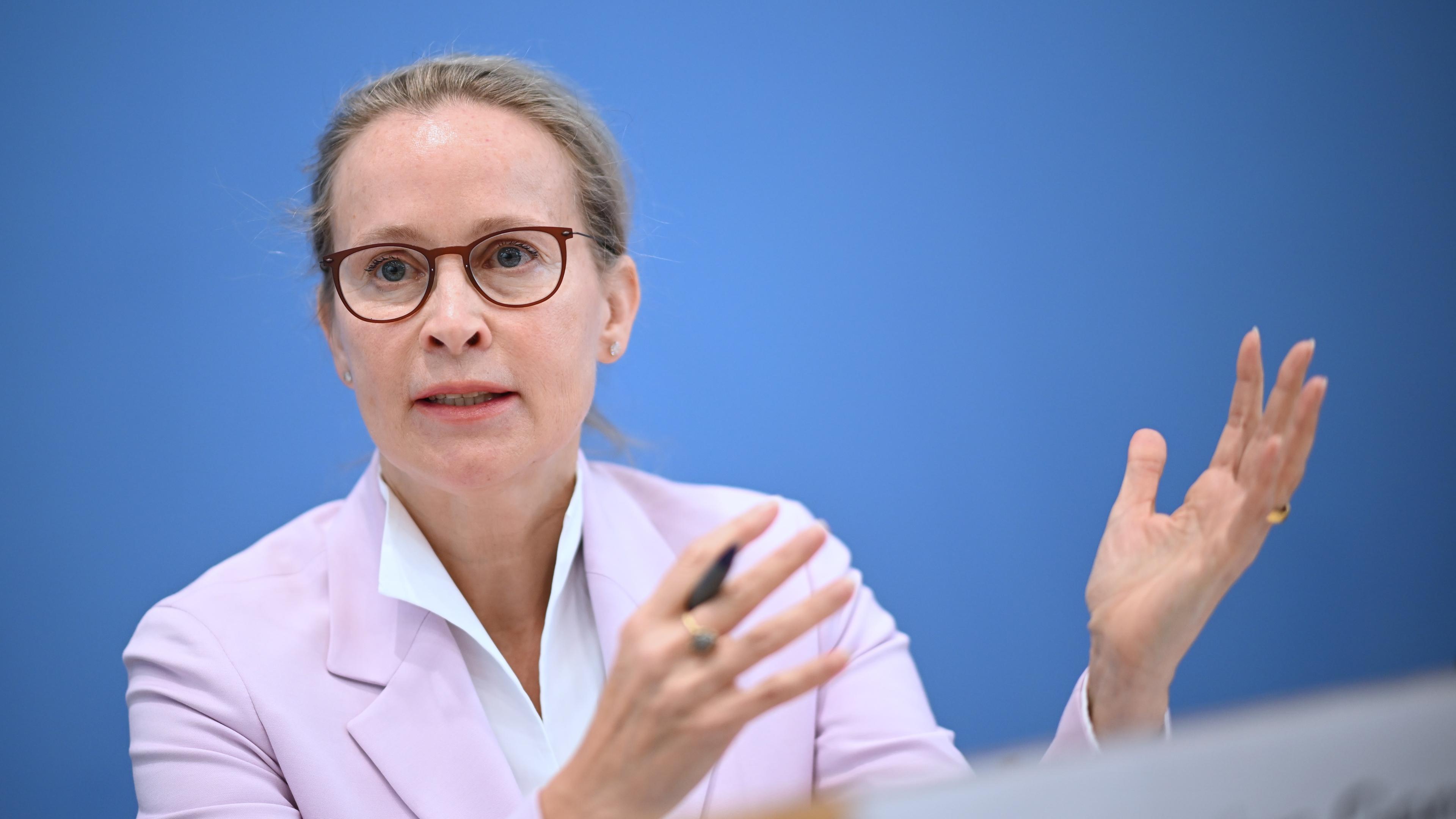 15.04.2024, Berlin: Frauke Brosius-Gersdorf, Juristin, stellt den Abschlussbericht der Kommission zur reproduktiven Selbstbestimmung und Fortpflanzungsmedizin vor.