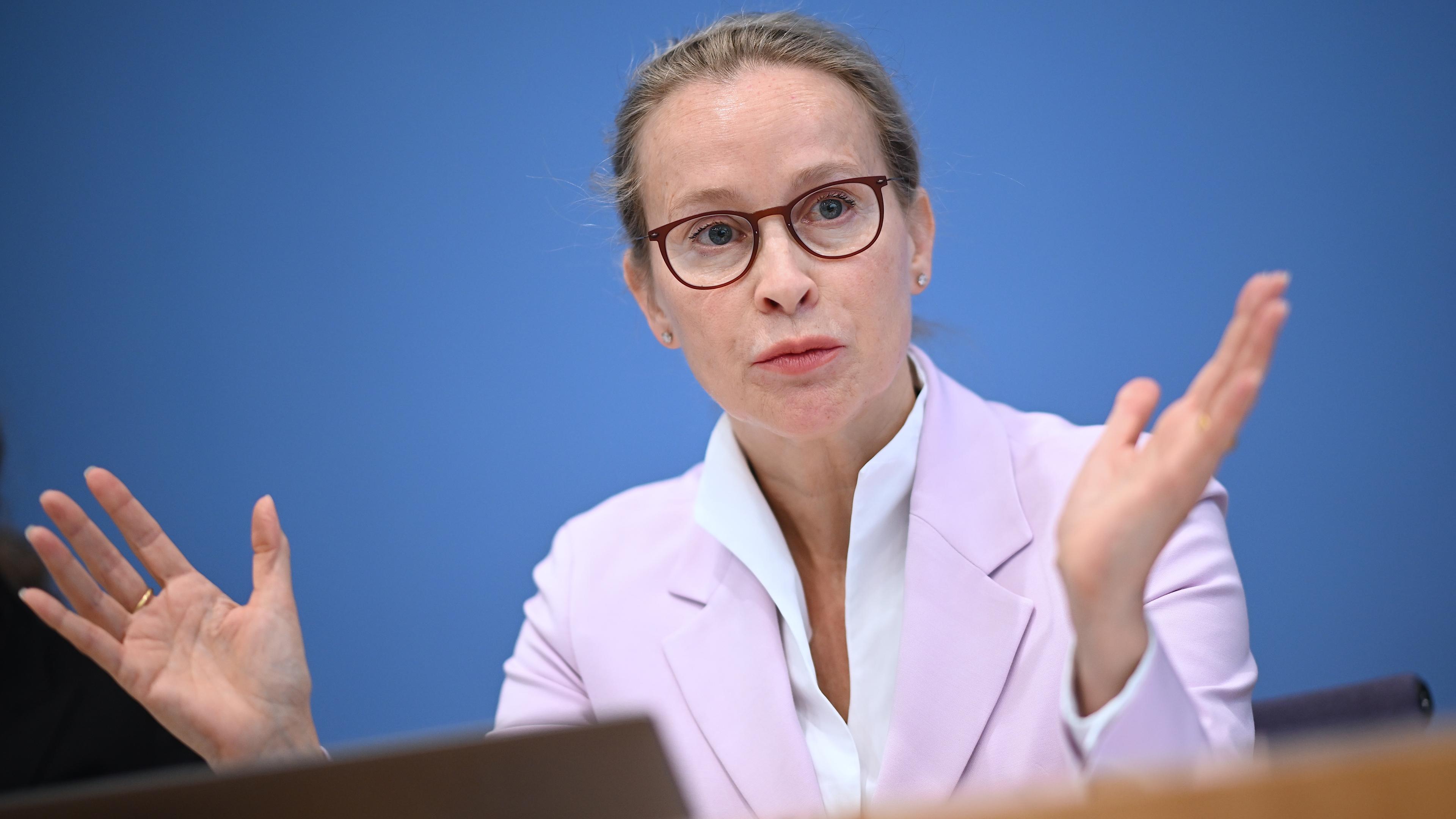 15.04.2024, Berlin: Frauke Brosius-Gersdorf, Juristin stellt den Abschlussbericht der Kommission zur reproduktiven Selbstbestimmung und Fortpflanzungsmedizin vor.