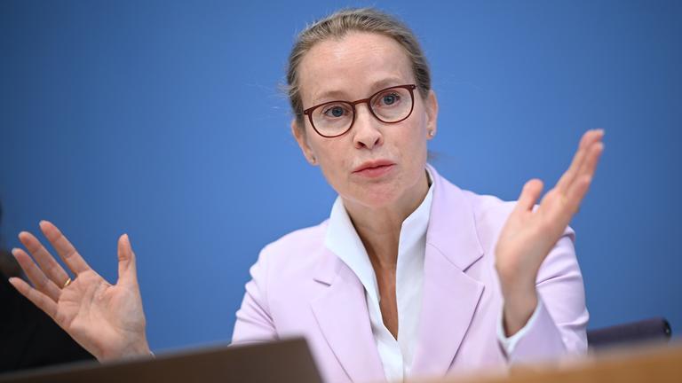 15.04.2024, Berlin: Frauke Brosius-Gersdorf, Juristin stellt den Abschlussbericht der Kommission zur reproduktiven Selbstbestimmung und Fortpflanzungsmedizin vor.