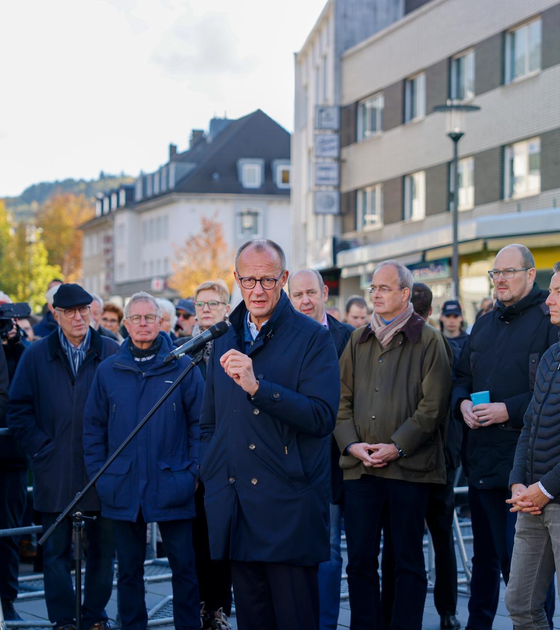 Bundeskanzler Friedrich Merz (CDU) hält eine Rede beim Bürgergespräch