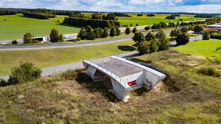 Brücke in Radeburg führt ins Nirgendwo