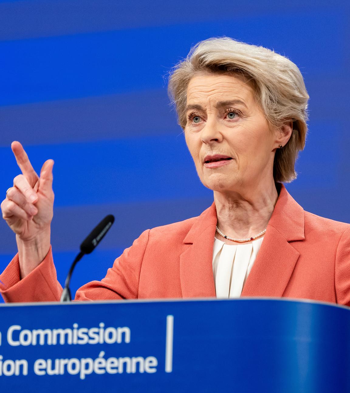 Belgien, Brüssel: Die Präsidentin der Europäischen Kommission, Ursula von der Leyen spricht am Hauptsitz der EU zu den Medienvertretern. 