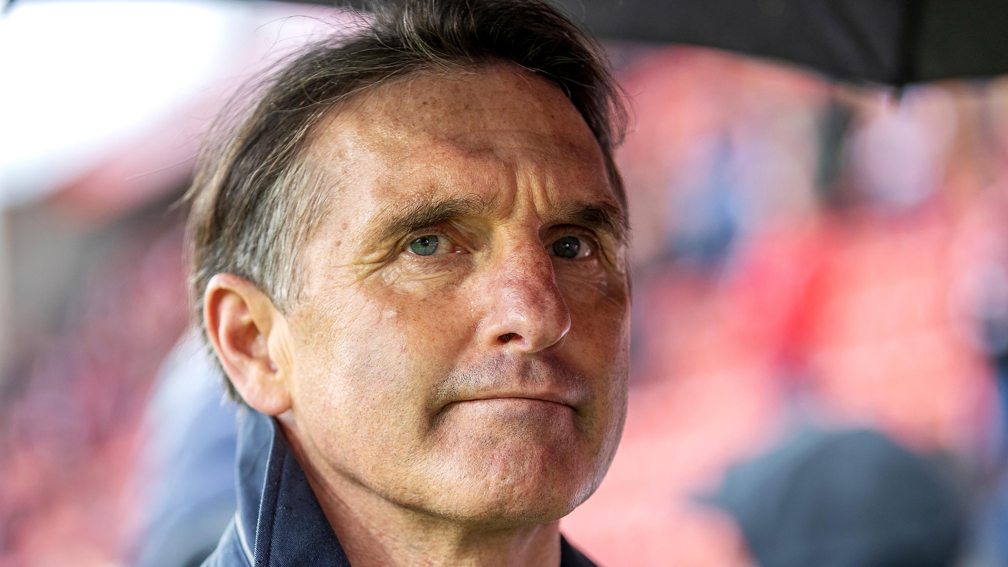 Bruno Labbadia steht im Fußballstadion "An der Alten Försterei".