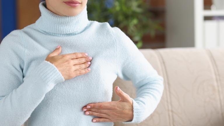 Typical: Abtasten der Brust