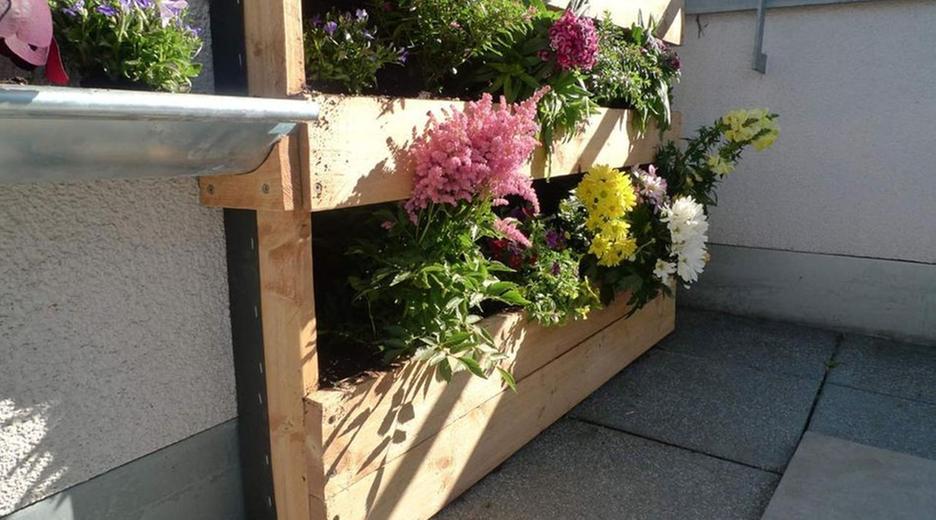 Blumenkasten auf Balkon