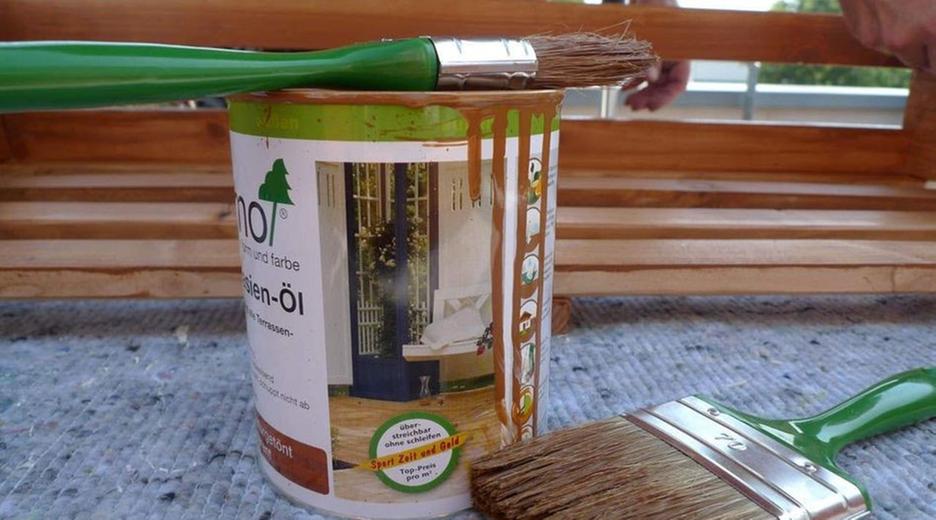 Holzöl und Pinsel