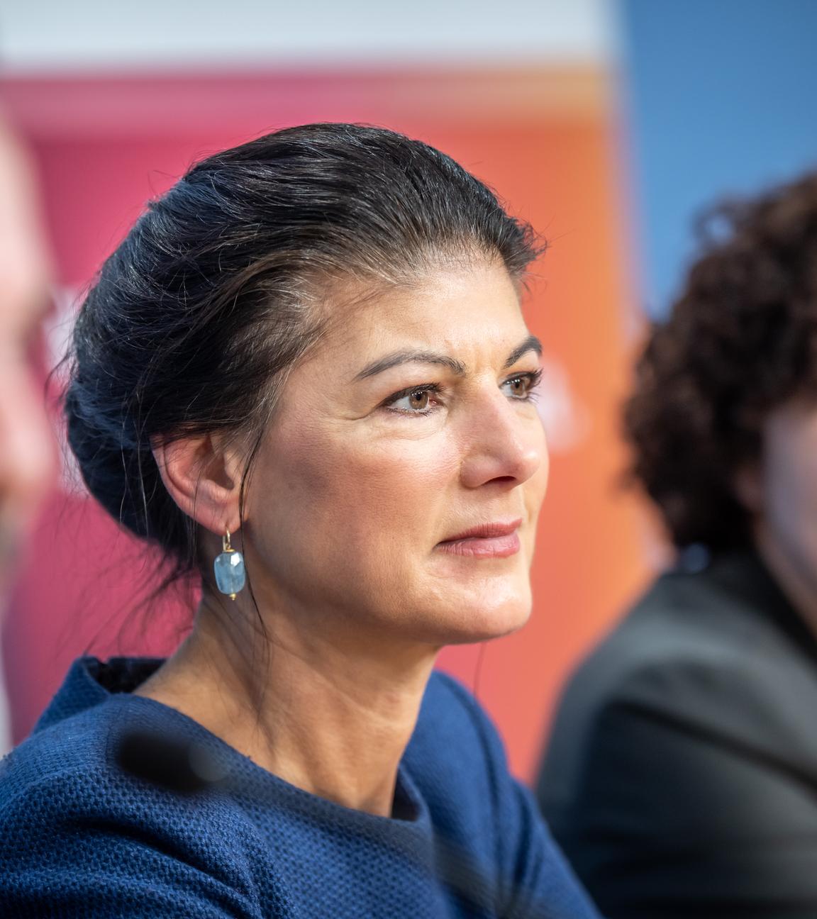 Sahra Wagenknecht zwischen Fabio De Masi und Amira Mohamad Ali