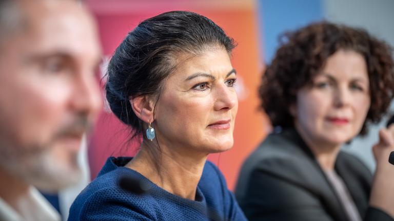 Sahra Wagenknecht zwischen Fabio De Masi und Amira Mohamad Ali