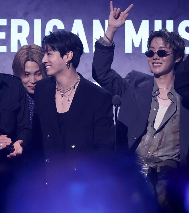 BTS bei der Vergabe des Preises "Artist of the Year"